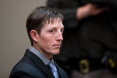 Prosecutor: Don't dismiss murder charge against ex-cop