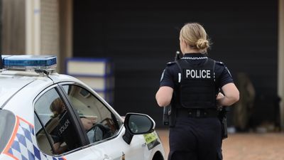 Man, 25, in custody after siege in Brisbane suburb of Sunnybank Hills