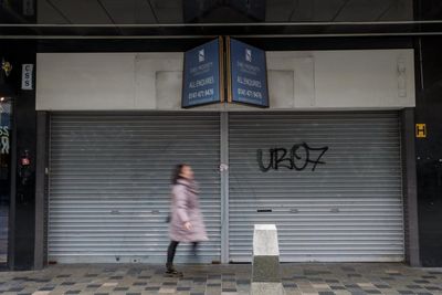 Experts warn recovery unlikely as one in six Scottish shops sits empty
