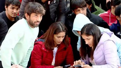 Government vs wrestlers: Blow hot, blow cold