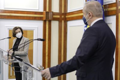 With troops in Romania, France seeks to capitalise on military ties