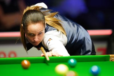 Reanne Evans beats world champion Stuart Bingham to make snooker history