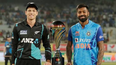 1st T20I: India opt to bowl against New Zealand, Kuldeep Yadav included