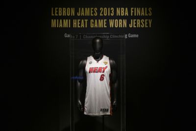 LeBron James jersey sells for whopping $3.7 mn