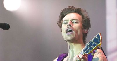 Harry Styles says sorry to LA fans after ripping trousers on stage