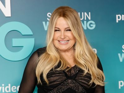 Jennifer Coolidge offers one piece of advice to couples planning their wedding