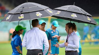 Australia's third T20 international against Pakistan abandoned due to rain at Manuka Oval, home side wins series 2-0