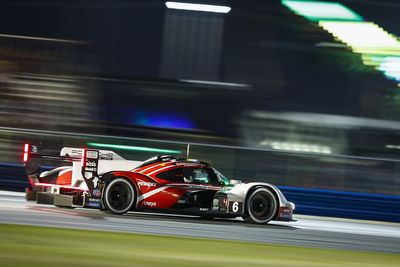 Daytona 24, Hour 15: Porsche takes lead amid trouble for MSR Acura
