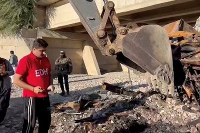 At least 40 dead after bus crash in Pakistan