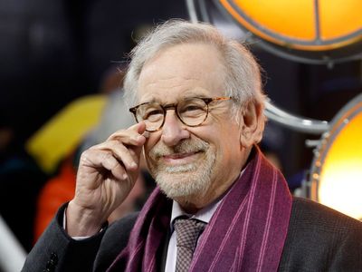 Steven Spielberg explains why he chose to end Schindler’s List with cemetery scene