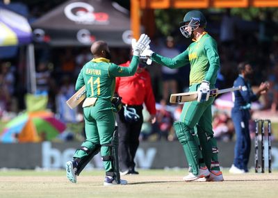 England fail to defend hefty total as South Africa clinch ODI series