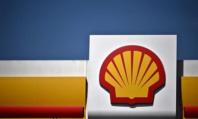 Dividends from UK-listed firms up 16.5% in 2022, far outstripping pay rises
