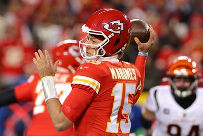 Patrick Mahomes finds Travis Kelce to give Chiefs double-digit lead
