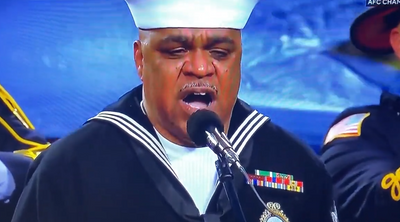 Navy Veteran’s stunning national anthem performance before Chiefs-Bengals gave NFL fans goosebumps