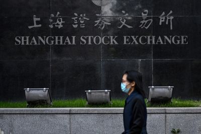 Asian markets mixed as traders await rate decisions