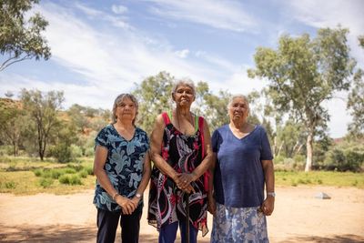 Arrernte traditional owners urge PM to ‘come back and talk to the elders’ amid Alice Springs crisis