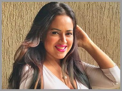 Sameera Reddy recalls the time when everybody was getting plastic surgery done; says she is grateful to God that she didn't