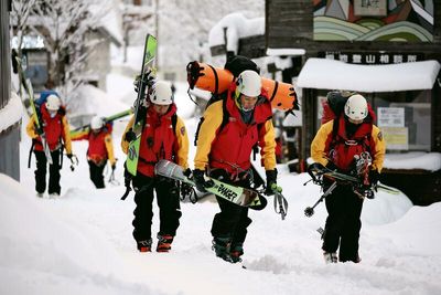 Skiers found unconcious after N. Alps avalanche