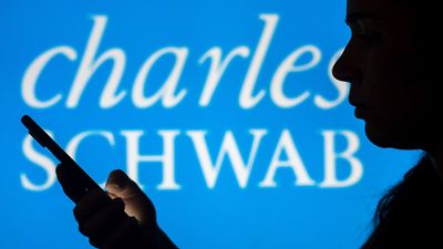 Charles Schwab's Customer Care Powers It To No. 1 In IBD's Best Online Brokers Survey