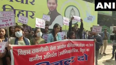 Police lathi-charge protesting candidates near BTSC office in Patna