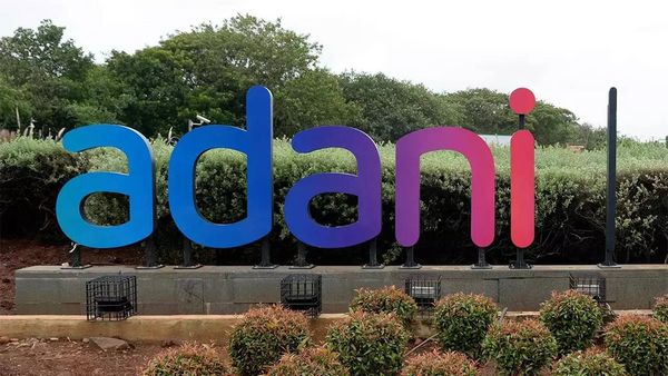 Adani $2.5B Share Sale Pushes Through Amid Fraud Claims