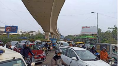 Heavy traffic chokes routes to central Delhi due to VIP movement