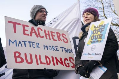 Education Secretary ‘squandered opportunity’ to avoid teacher strikes – union