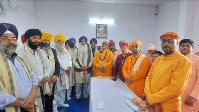 SGPC's delegation meets Sindhi leaders in MP's Indore