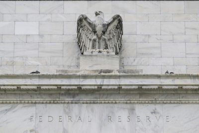 Markets struggle before central bank rate decisions