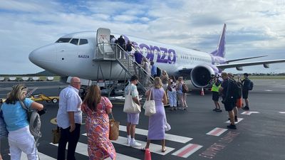 Budget airline Bonza eyes Melbourne base as first flight takes off