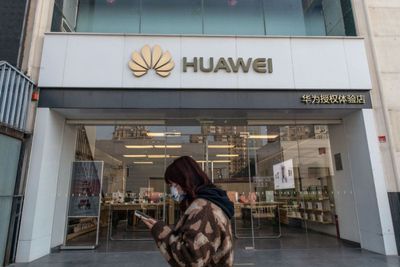 US squeeze on Huawei worries China