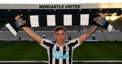 Newcastle supporters welcome new signing Harrison Ashby and make Kieran Trippier point