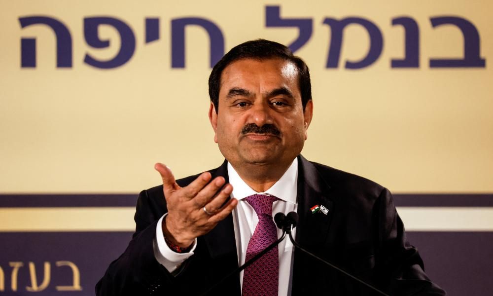 Adani $2.5B Share Sale Pushes Through Amid Fraud Claims