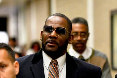 Judge drops R. Kelly sex-abuse charges at prosecutor's wish