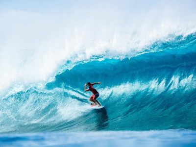 World's best surfers again frustrated in Hawaii