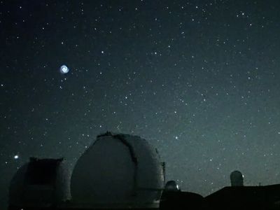 A mysterious flying spiral above Hawaiian night sky likely caused by SpaceX launch