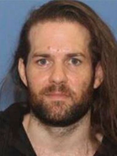 Police: Man wanted in Oregon kidnapping spotted walking dog