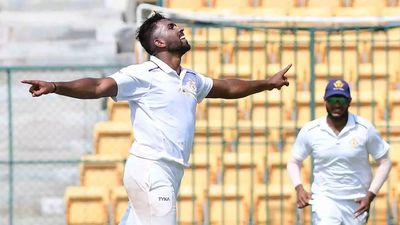 Ranji Trophy: Rookie Venkatesh's fiver lights up QF for Karnataka