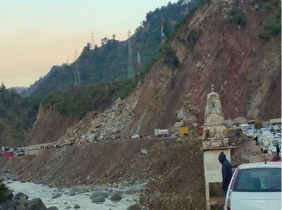 J-K: Major Slide Hampers Vehicles On Jammu-Srinagar National Highway, People Advised To Follow Traffic Advisory