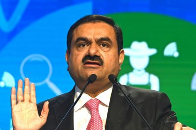 Share sale fails to halt Adani market slide in India