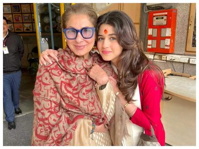 Dimple Kapadia strikes a pose with granddaughter Naomika Saran at her graduation ceremony; Twinkle Khanna calls them 'stunning women' - See photos