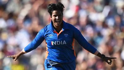 Deepti Sharma sets very high standards in training: Hrishikesh Kanitkar