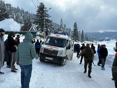 Kashmir avalanche kills 2 Polish skiers; 21 people rescued