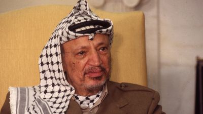 UK documents: Bush ordered CIA to find replacement for Arafat
