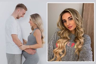 Pregnant Dani Dyer reveals gender of twins as she marks ‘halfway’ point