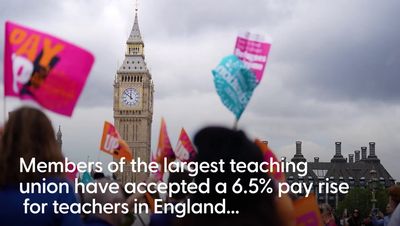 How much do teachers earn? Pay rise accepted by NEU as union votes to end strikes