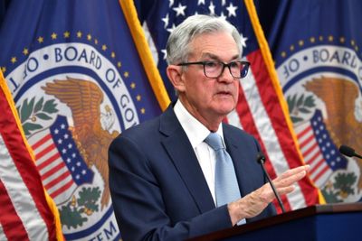US Fed set to slow rate hikes