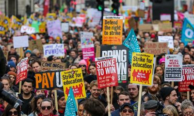 Ministers and unions dig in amid widespread strike action across UK