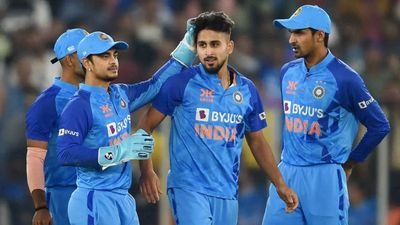 Watch: Speed merchant Umran Malik knocks over Michael Bracewell with a scorcher