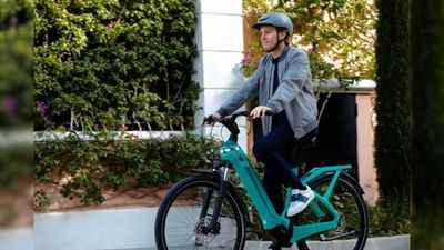 Bianchi Teams Up With Nico Rosberg To Launch New Colors For The E-Omnia